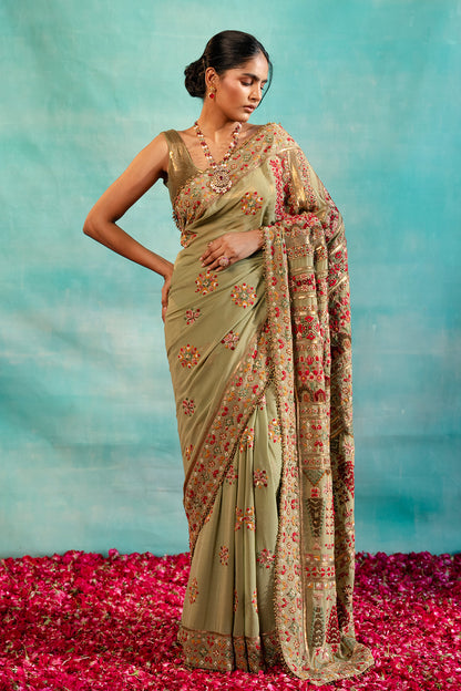 Sari Set in Tribal Thread Embroidery